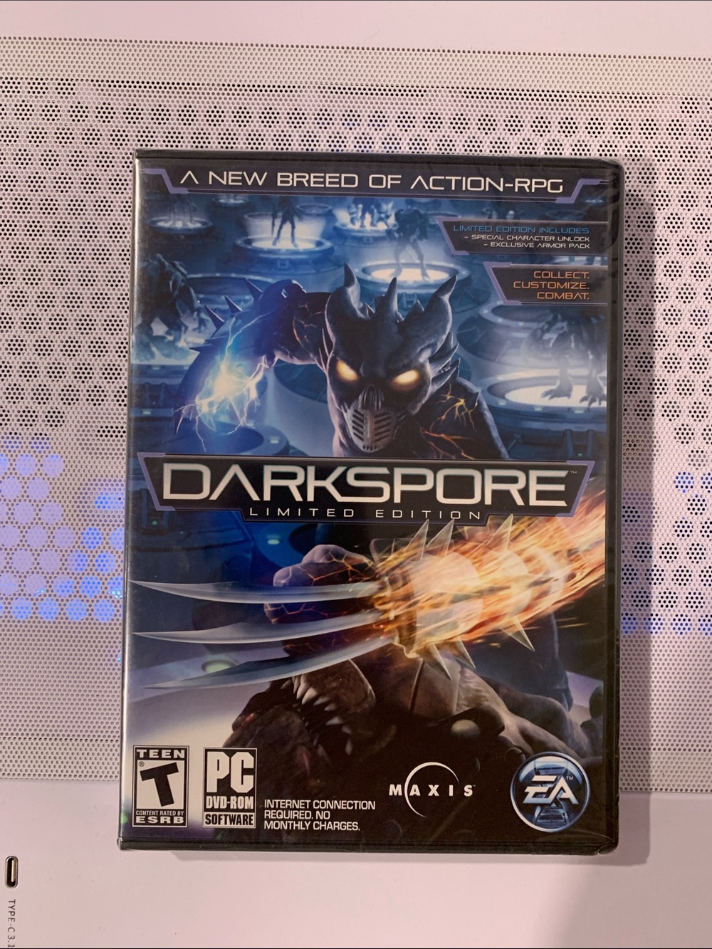 EA Maxis Darkspore Limited Edition PC Game - Blue